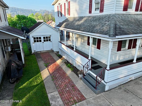 5th image of 673 Queen St