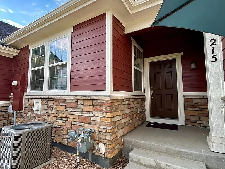 215 Jackson Dr — Photo 3