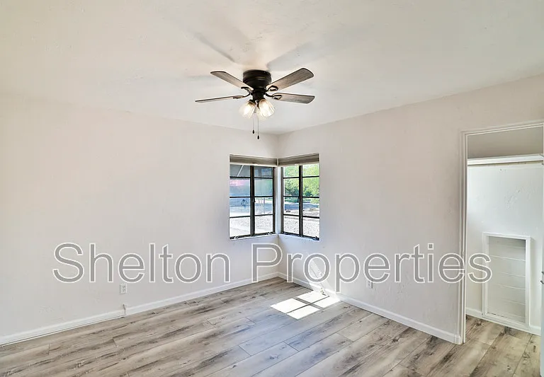 1802 N Laurel Ave — Photo 17
