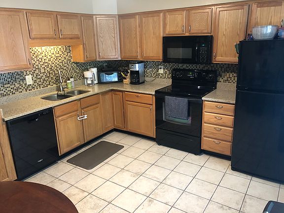 Kitchen (coffee maker/toaster oven not included)