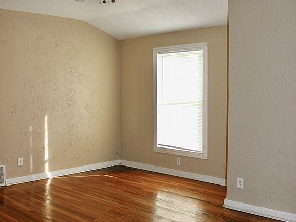 2nd image of 118 Estella Dr