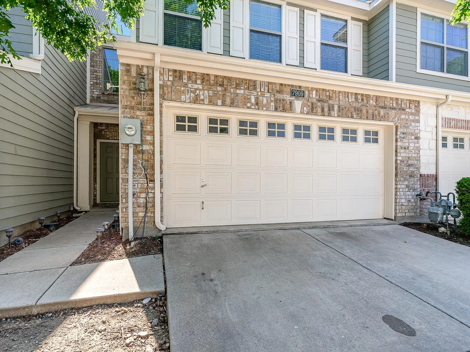 3 bed, 2.5 bath, 1602 sqft, $2,550 — Photo 2