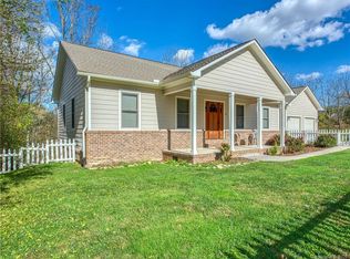 77 Wesley St, Canton, NC 28716