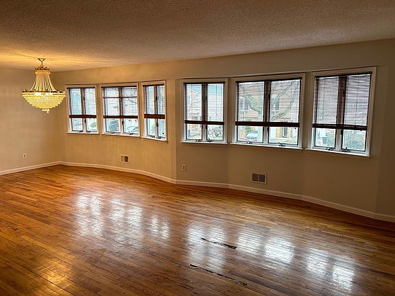 3rd image of 158 Woodbine Ave