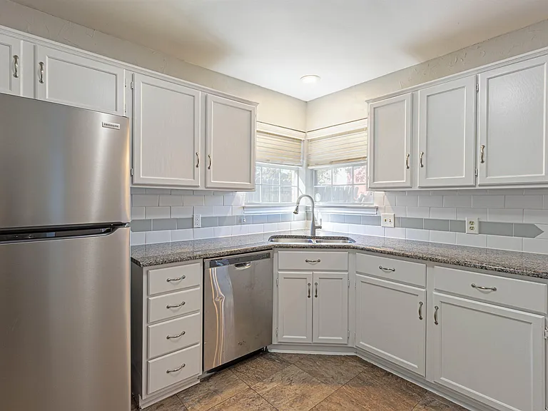 5605 Calais Dr — Photo 9