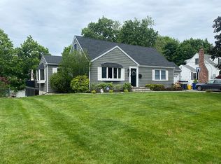 27 Highfield Ln, Cedar Grove, NJ 07009