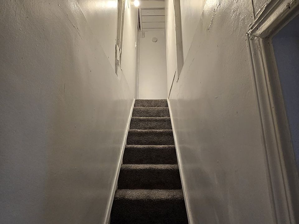 10th image of 1197 Lake Dr