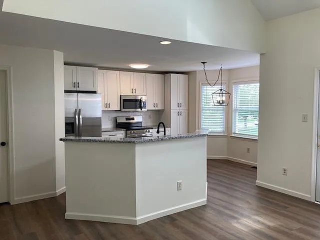 327 Oxford Pl — Photo 8
