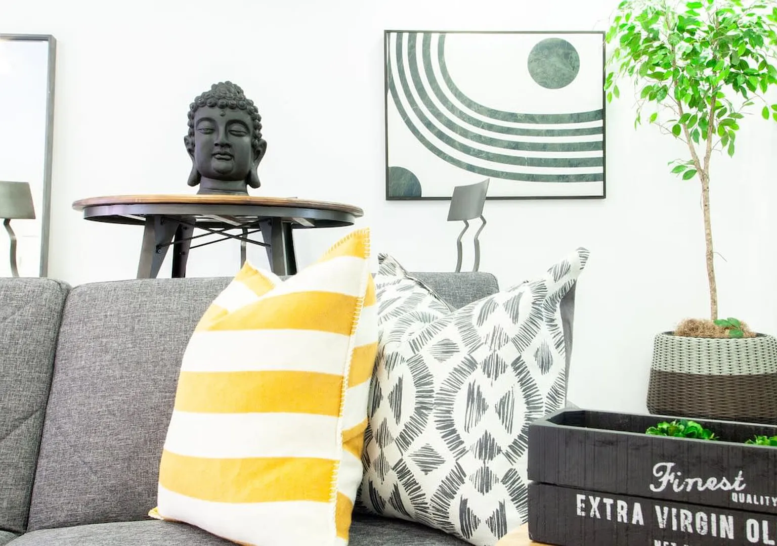 Stunning 2-UNIT Rental // Only STEPS Away from The White House — Photo 4