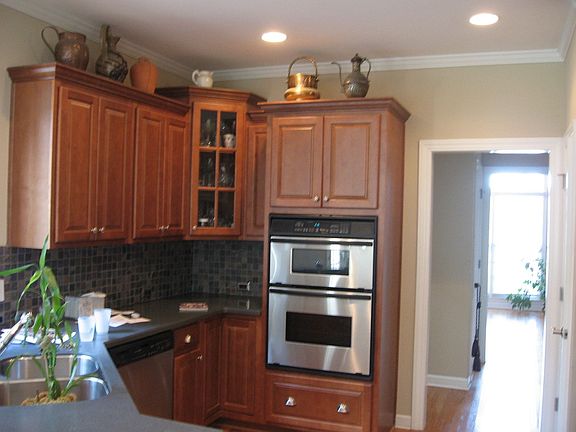 SS Appliances w/ breakfast nook