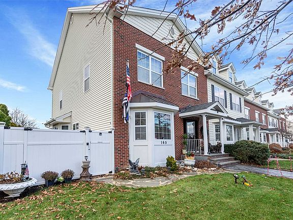 2nd image of 165 Brattle Cir