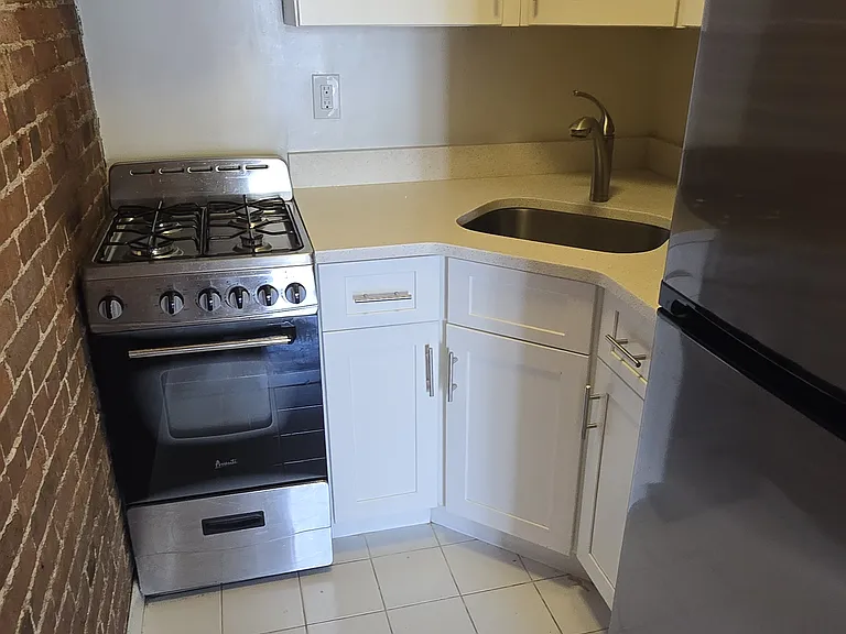 111 W 75th St #4R — Photo 5
