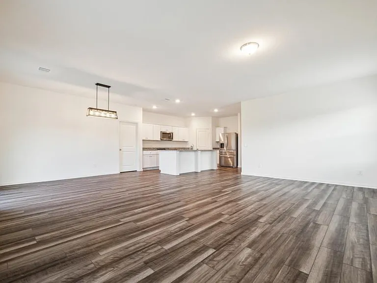 4603 Highland Crest Dr — Photo 2