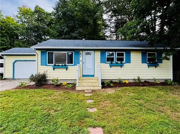 6 Sand St, Coventry, RI 02816