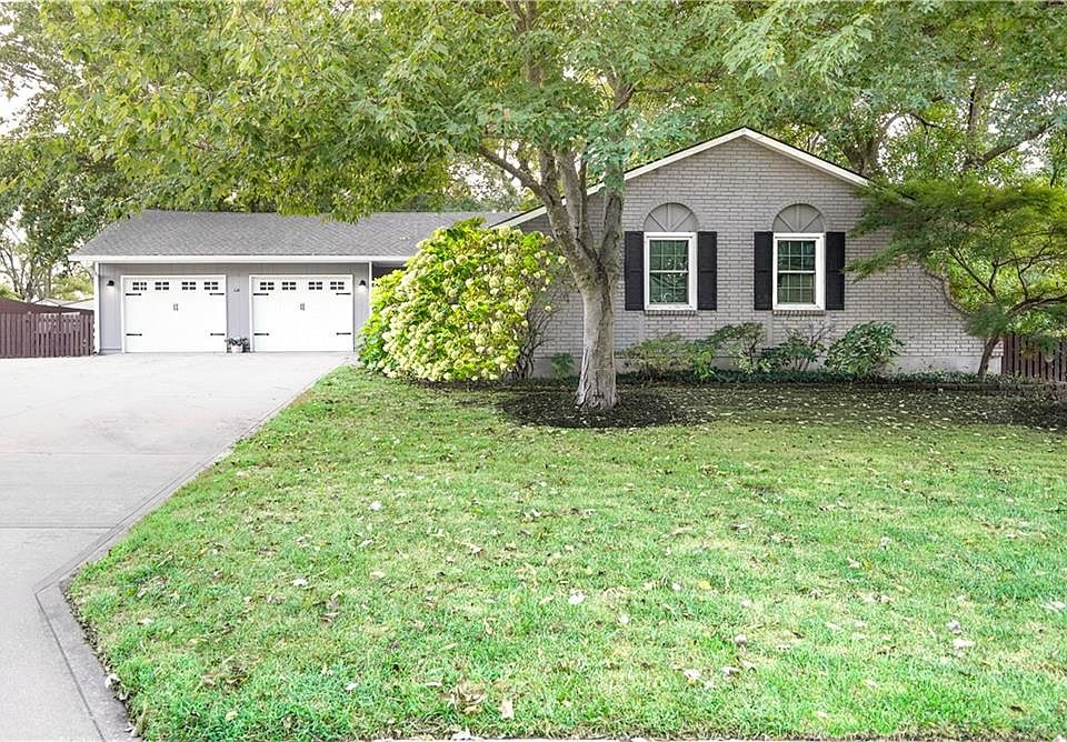 1st image of 407 Linden Pl