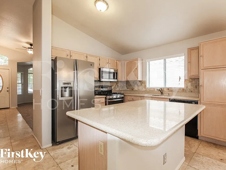8420 W Wethersfield Rd — Photo 5