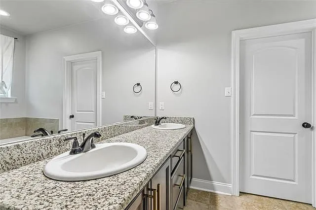 70445 Chambly Ct — Photo 8