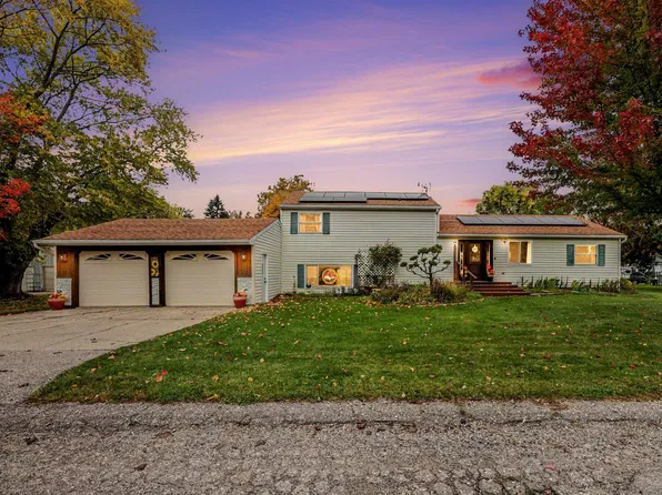 189 W Oak St, Sand Lake, MI 49343