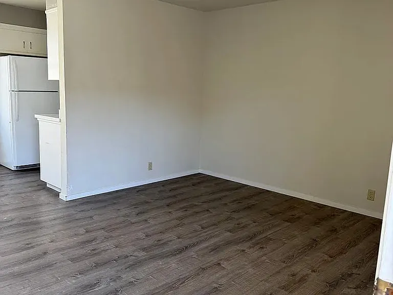 25 Lewis Ave — Photo 17
