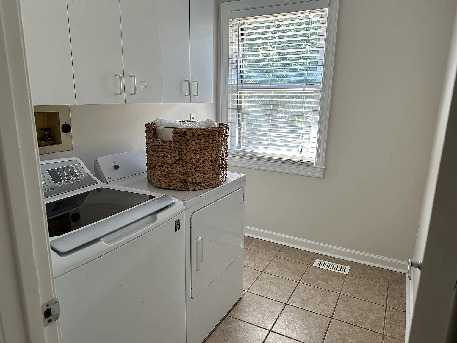 3 bed, 1780 sqft, $2,450 — Photo 4