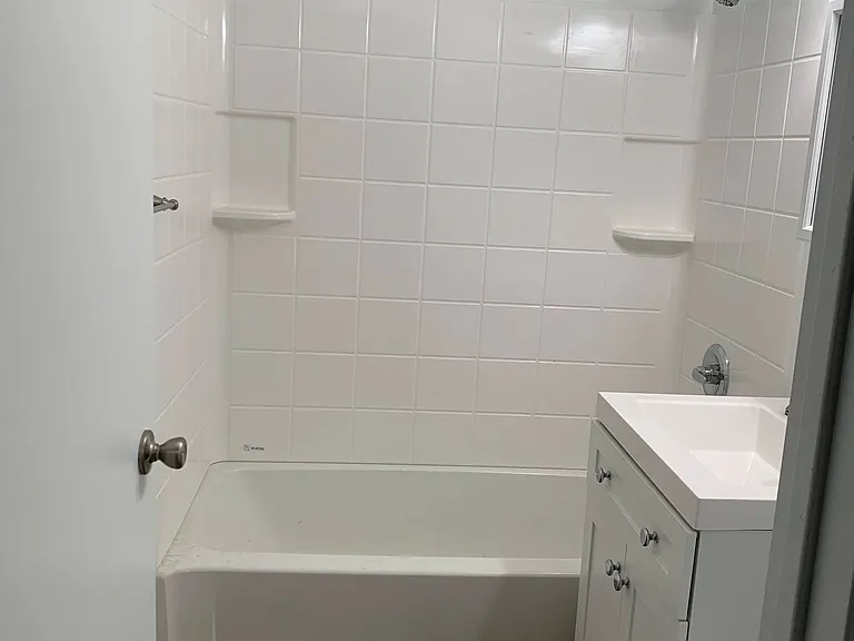 Carabay Apartments - Gated Community Featuring 1 and 2 Bedroom Apartments! — Photo 7