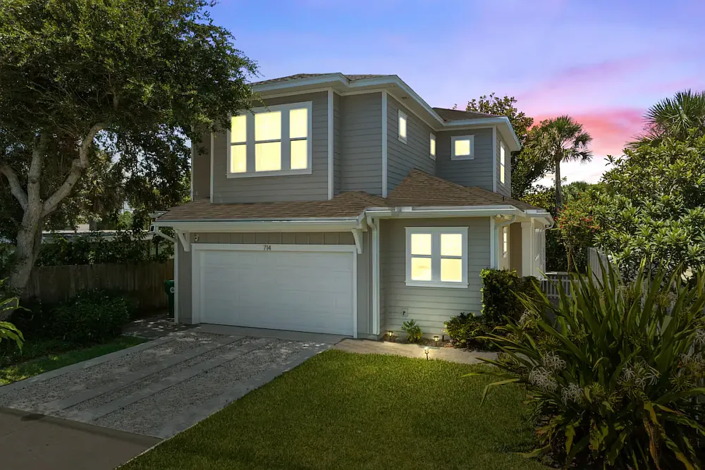 4 bed, 2.5 bath, 2216 sqft, $6,900 — Photo 2