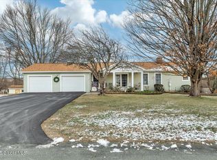 5 Washington Dr, Troy, NY 12180