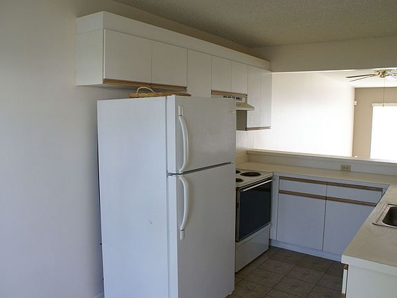 Kitchen w/ eat in Knook
