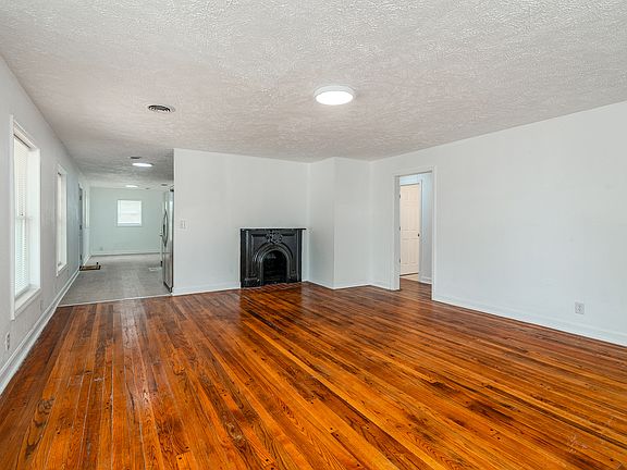 5th image of 103 S Forest Ave