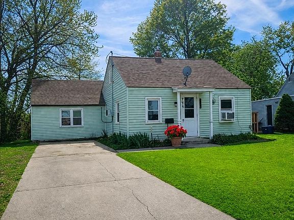 2nd image of 374 Manor Ave