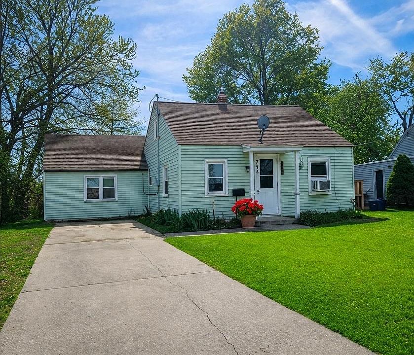 1st image of 374 Manor Ave