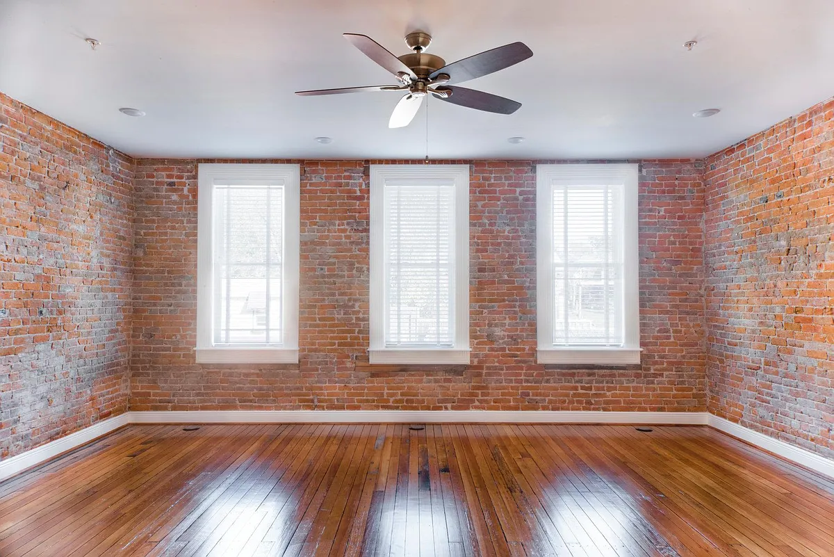 $850 for this unit - 114 E University St
