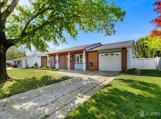 32 Drake Ave, Monroe Township, NJ 08831