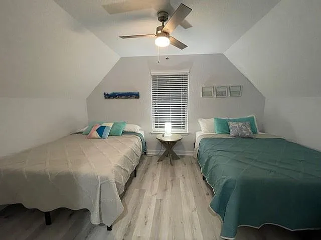 3 bed, 4.0 bath, 1152 sqft, $3,200 — Photo 3