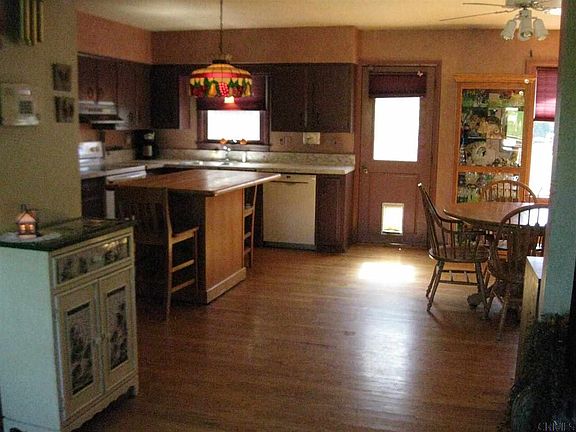 5th image of 22 Elm Ave E