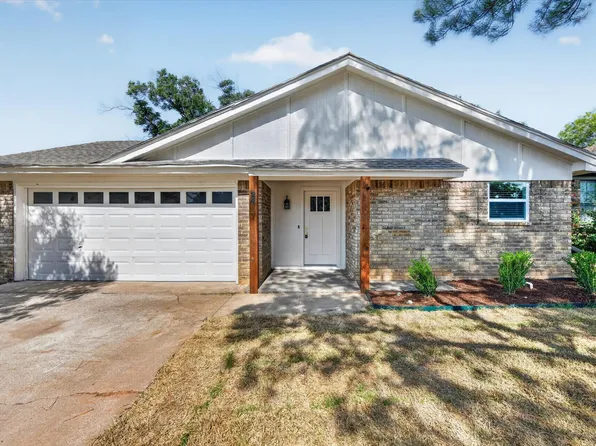 24 Oakmont Ct, Pantego, TX 76013