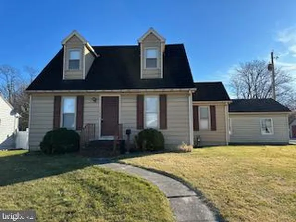15 Brewster St, Hanover, PA 17331