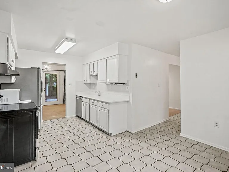 9086 Brook Ford Rd — Photo 10