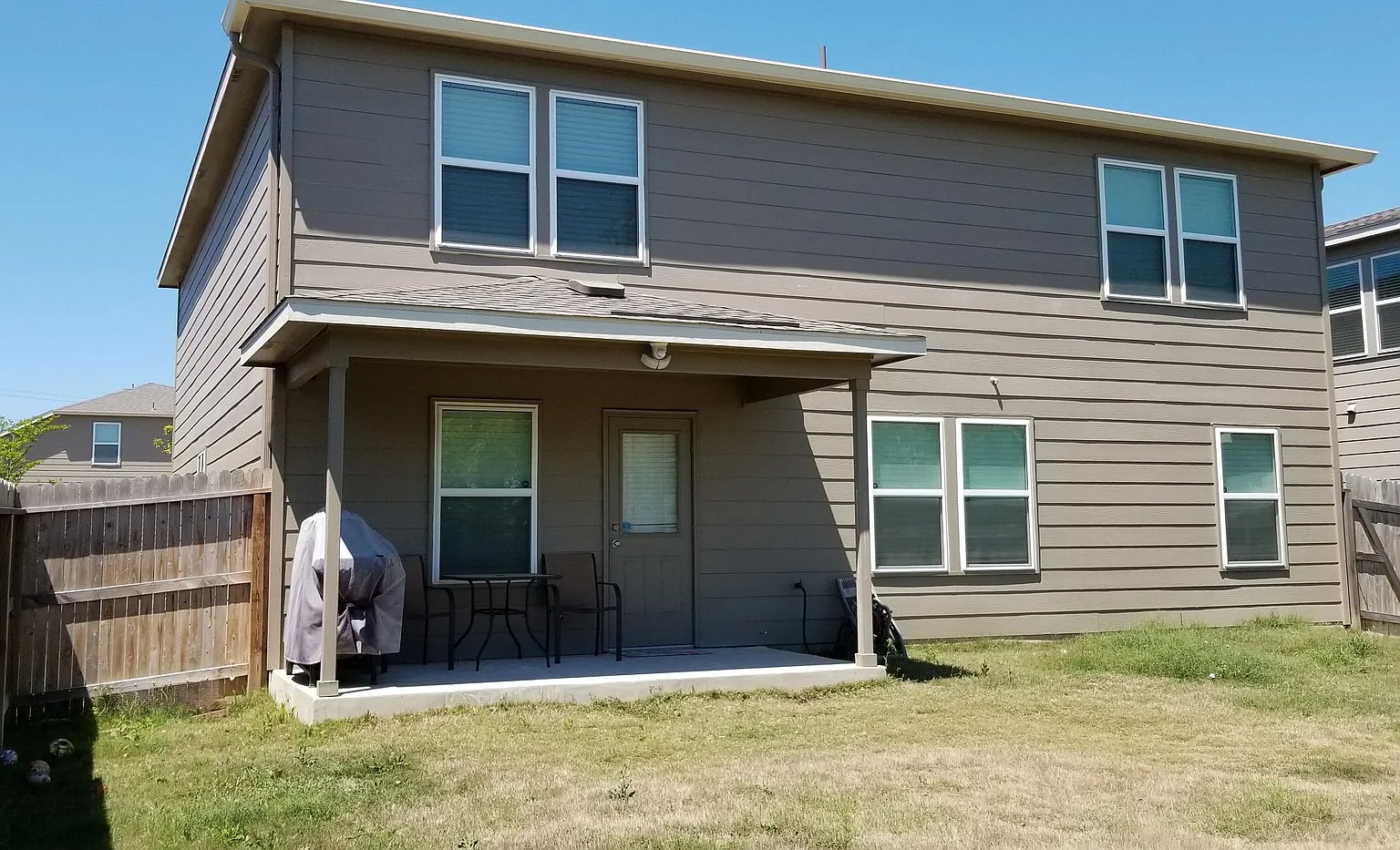Kensington Ranch built in 2017 5 bedroom 2.5 bath. Bedroom on 1st floor. — Photo 2