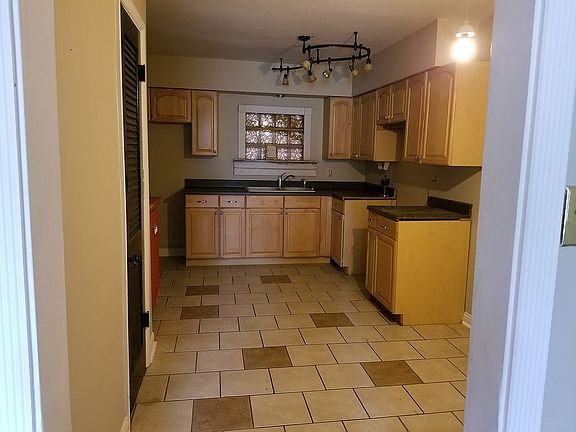 4th image of 135 N Broadway Park