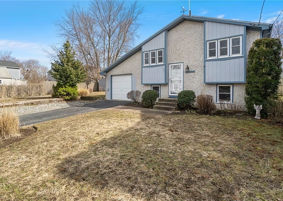1st image of 34 Saint Claire Ave