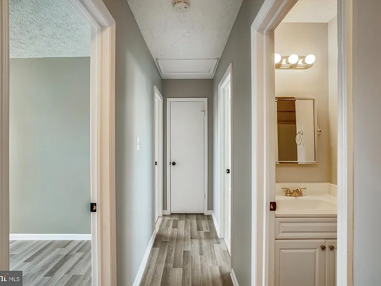 8603 Woodhue Ct — Photo 12
