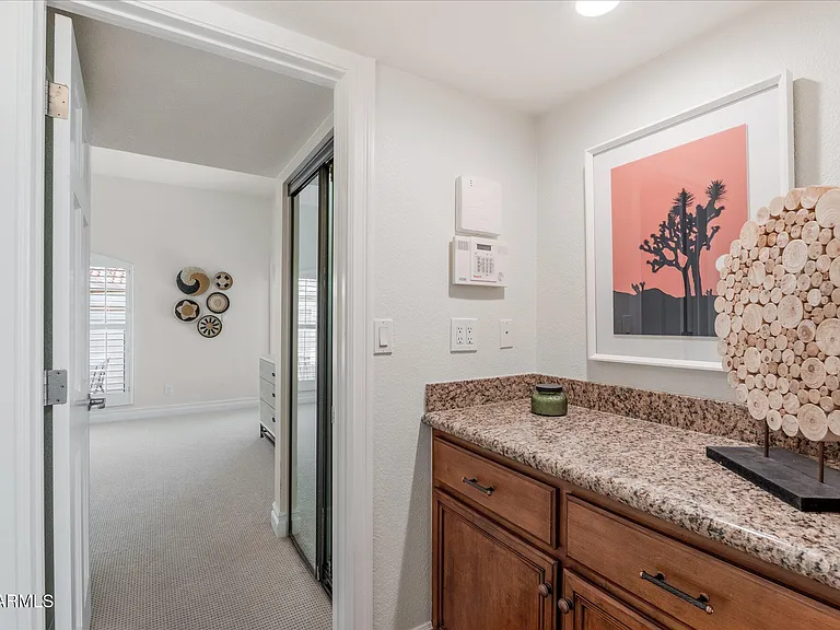 5805 N 24th Pl — Photo 16