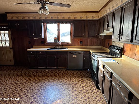3rd image of 37 Crestwood Dr