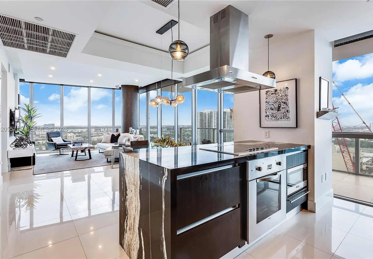 Marquis Condo — Photo 4
