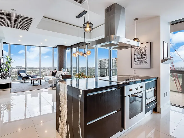 1100 Biscayne Blvd #2708 — Photo 4