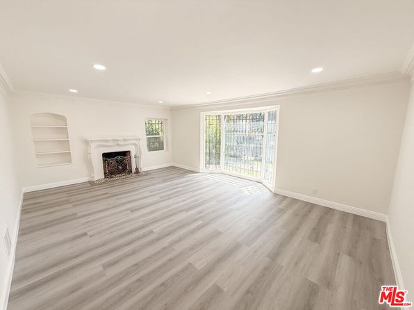115 N Clark Dr