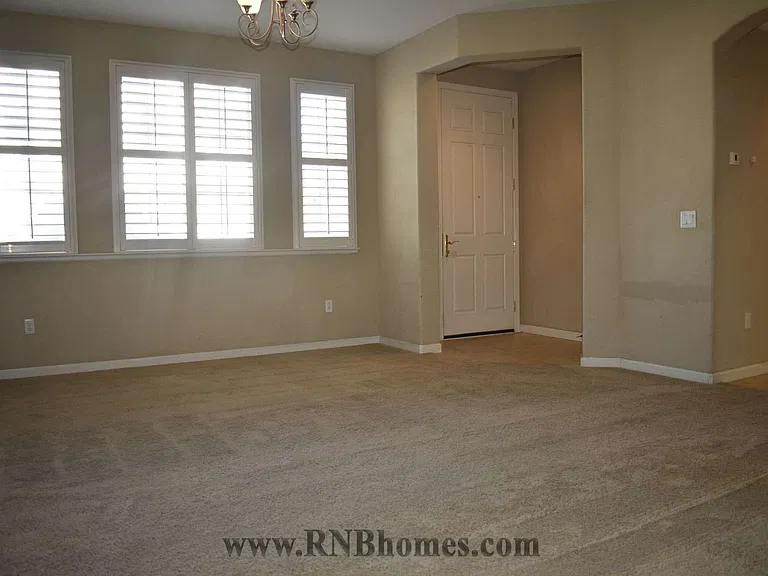 2103 Ferry Cir — Photo 4