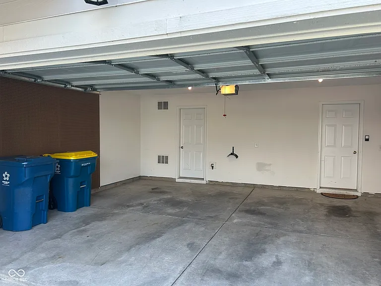 8645 Meridian Square Dr — Photo 36