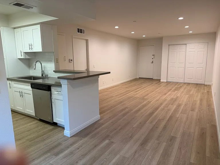 Verdugo Vista — Photo 31